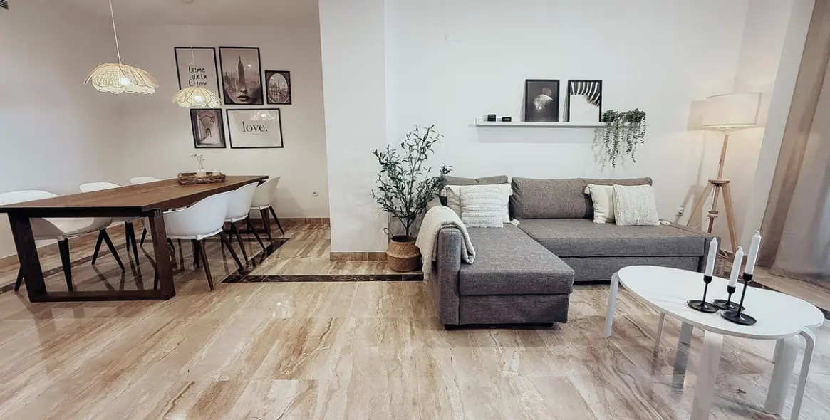 Venta de apartamento en planta media en Estepona 3