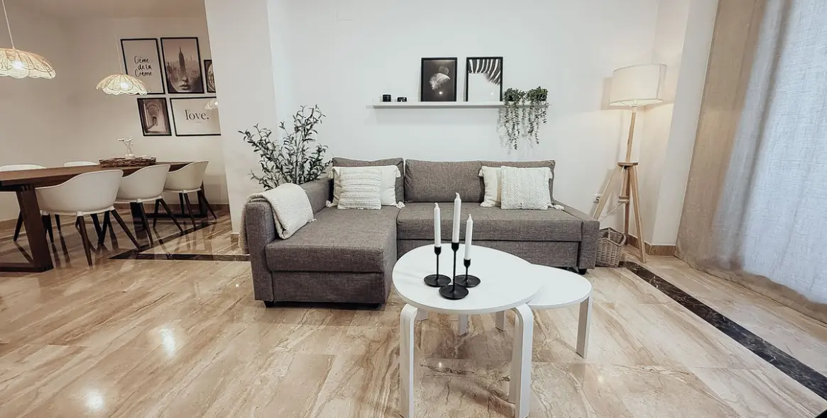 Venta de apartamento en planta media en Estepona 4