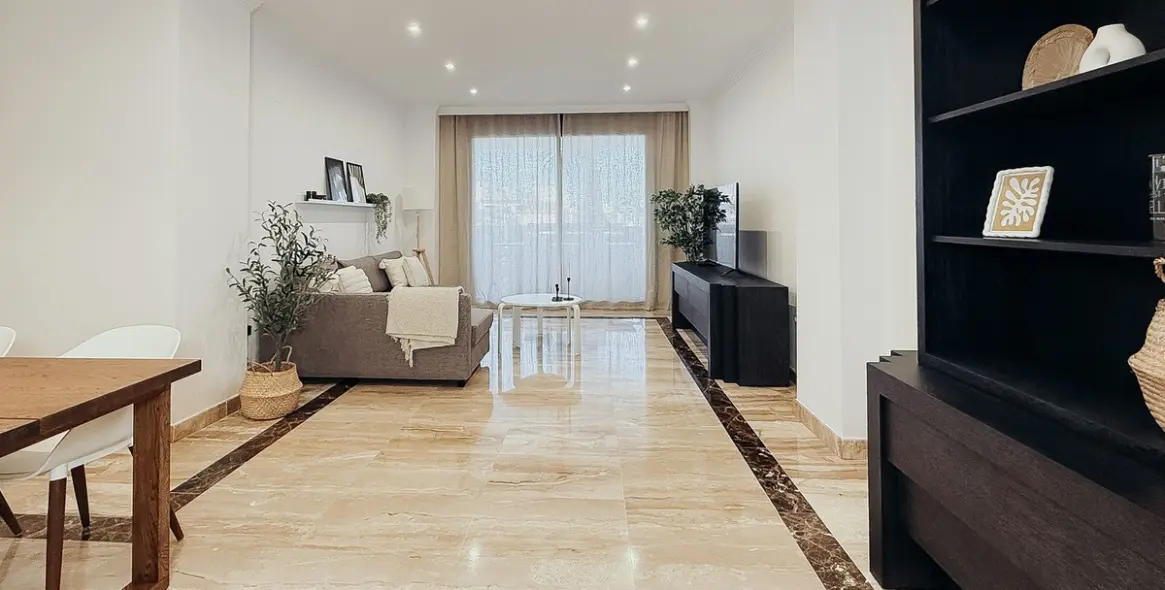 Venta de apartamento en planta media en Estepona 5