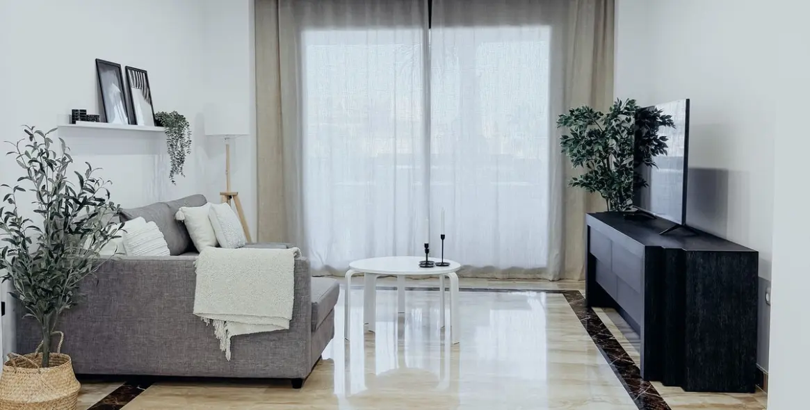 Venta de apartamento en planta media en Estepona 6