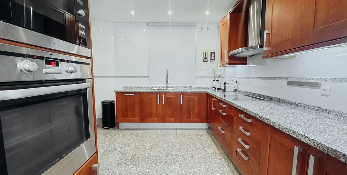 Venta de apartamento en planta media en Estepona 14