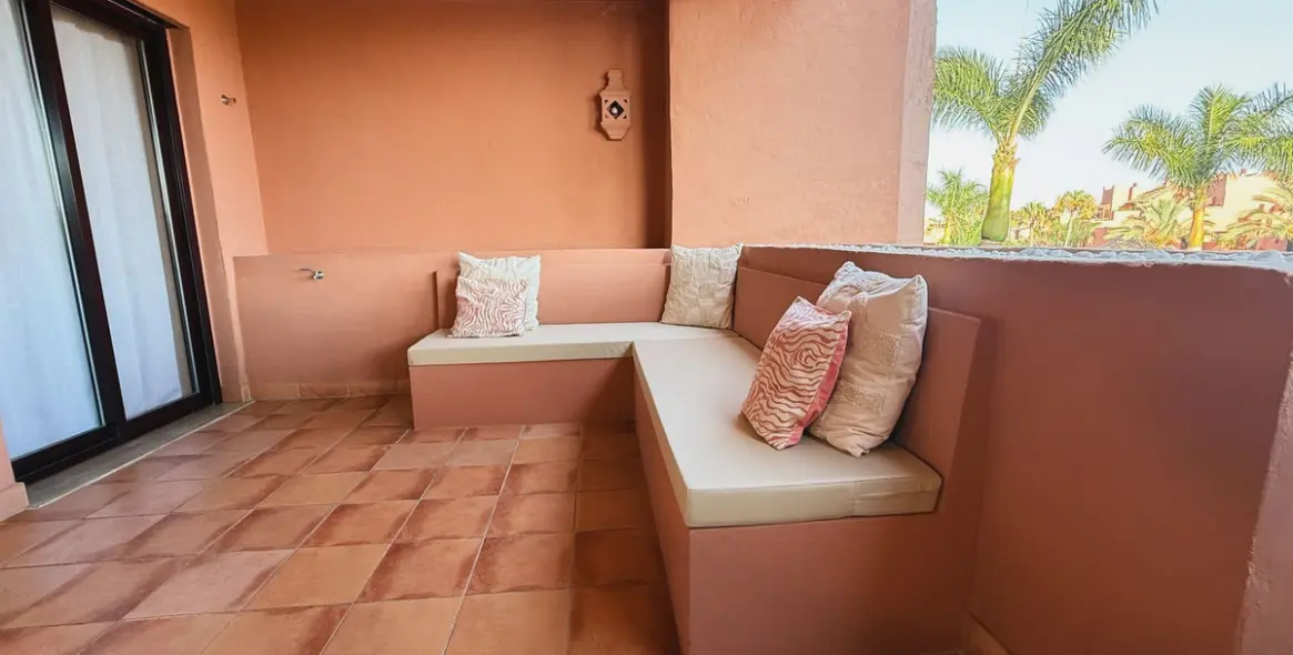 Sale of middle floor apartment in Estepona 22