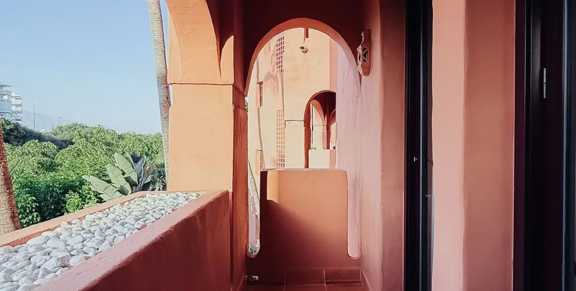 Sale of middle floor apartment in Estepona 23