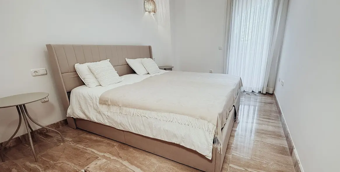 Sale of middle floor apartment in Estepona 24