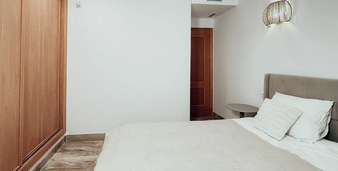 Sale of middle floor apartment in Estepona 25