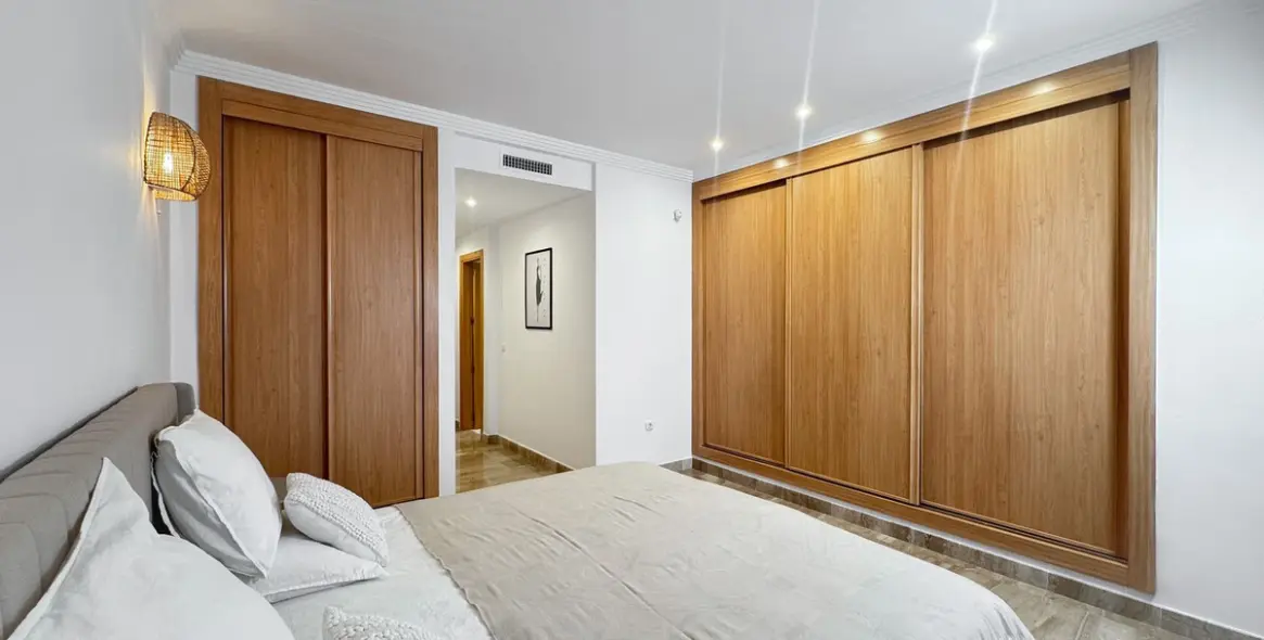 Sale of middle floor apartment in Estepona 34