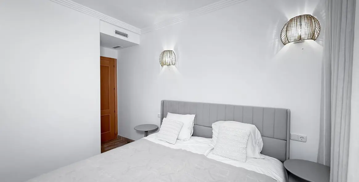 Sale of middle floor apartment in Estepona 36