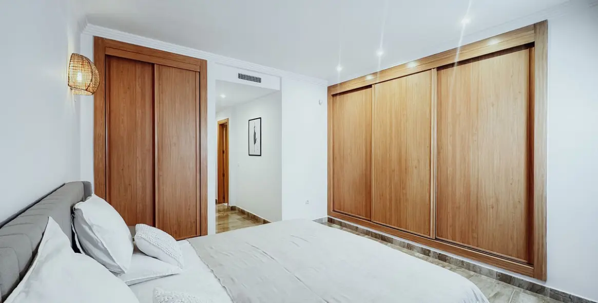 Sale of middle floor apartment in Estepona 38