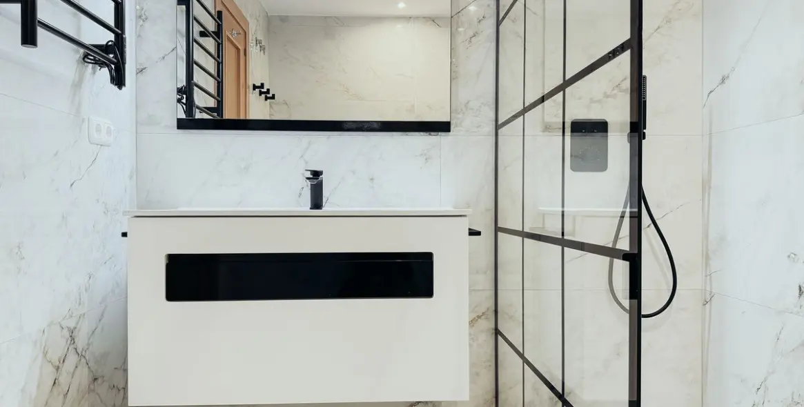 Sale of middle floor apartment in Estepona 43