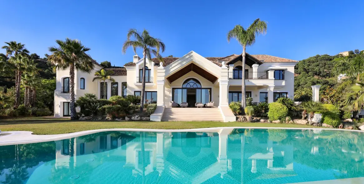 Short-term rent of detached villa in Benahavís 1