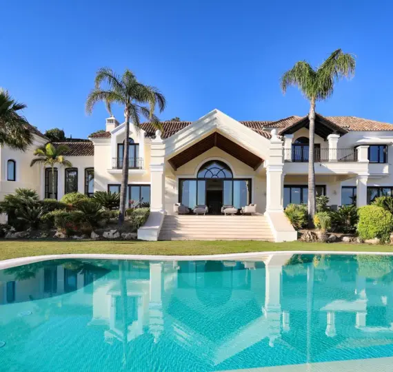 Short-term rent of detached villa in Benahavís