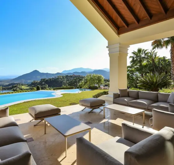 Short-term rent of detached villa in Benahavís