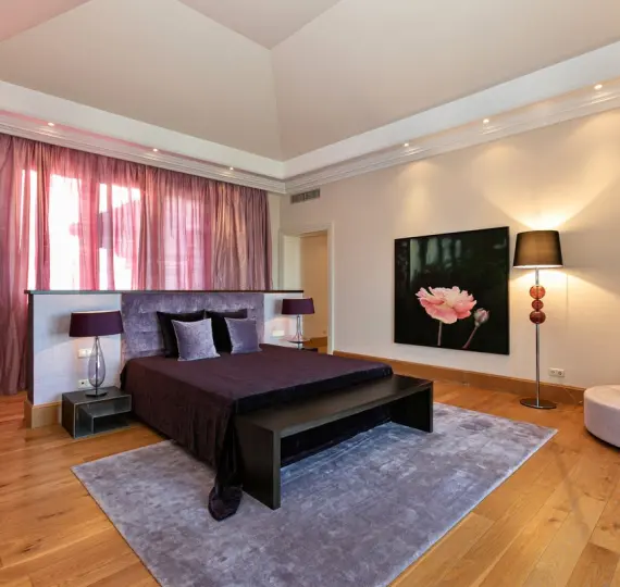 Short-term rent of detached villa in Benahavís