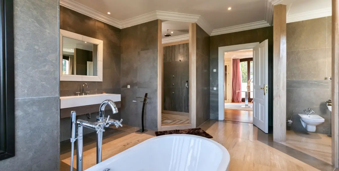 Short-term rent of detached villa in Benahavís 10