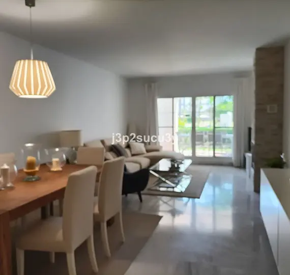 Alquiler a corto plazo de apartamento en planta baja en San Pedro de Alcántara