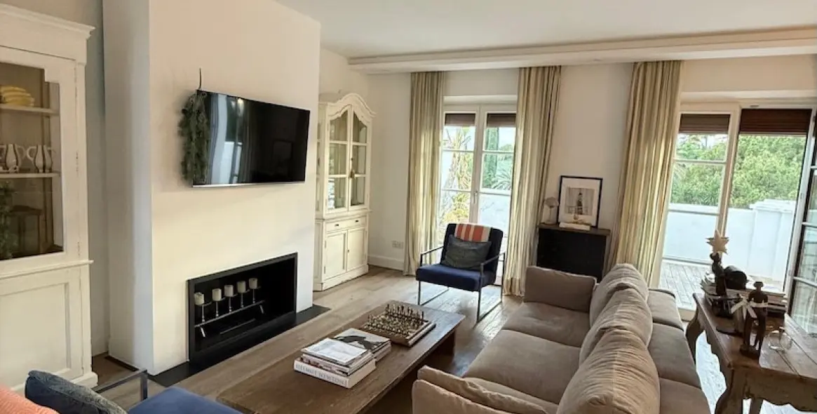 Долгосрочная аренда апартаментов на среднем этаже в Marbella (район The Golden Mile) 1