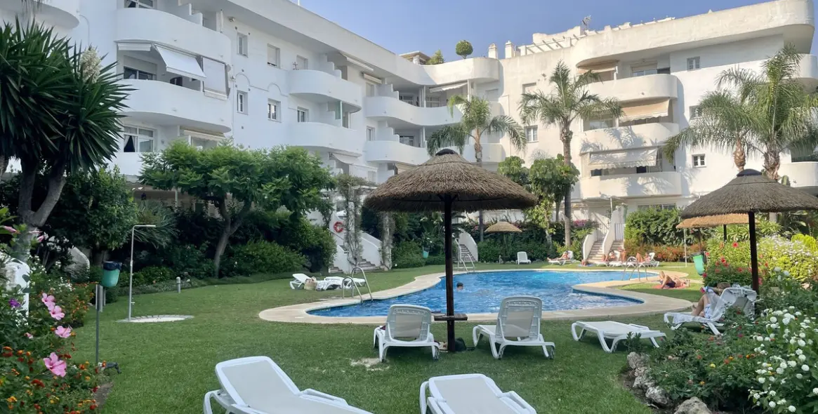 Долгосрочная аренда апартаментов на первом этаже в Marbella (район The Golden Mile) 1