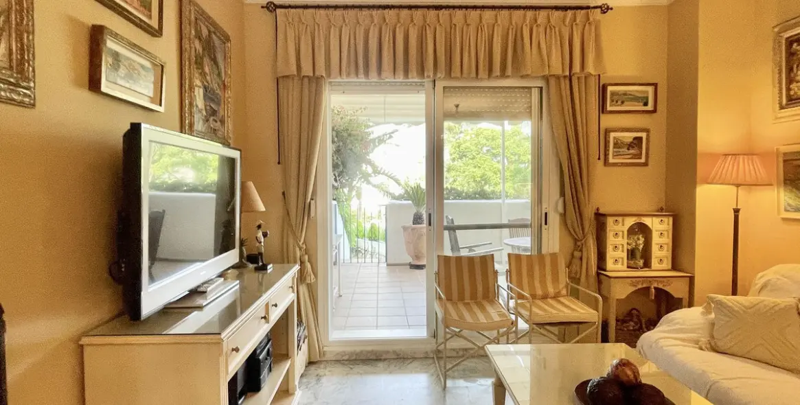 Long-term rent of ground floor apartment in The Golden Mile 13