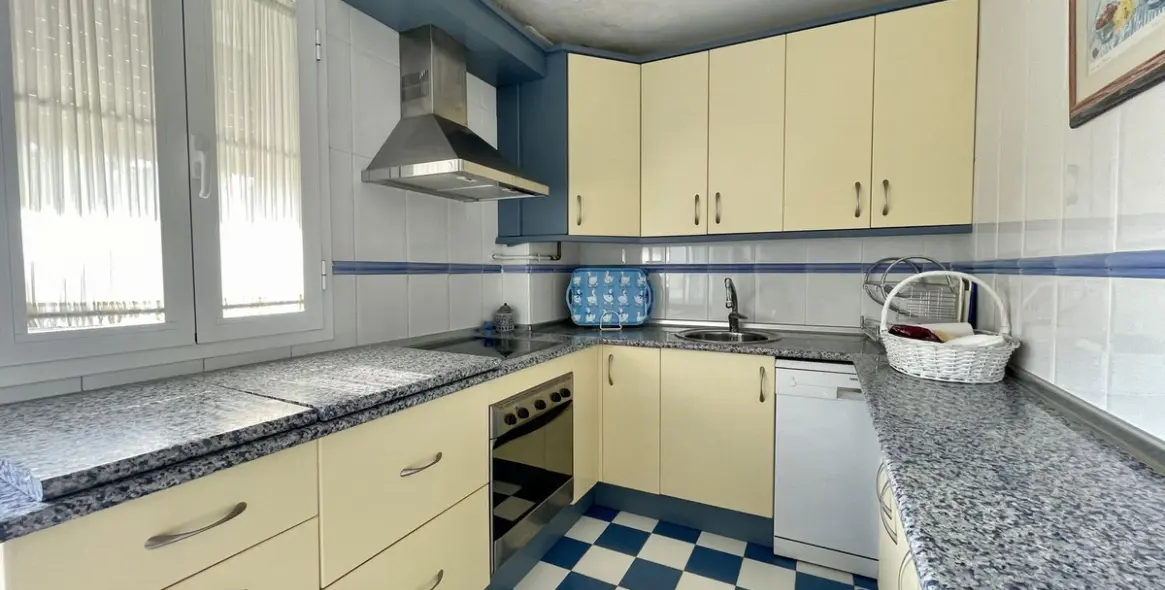 Long-term rent of ground floor apartment in The Golden Mile 17