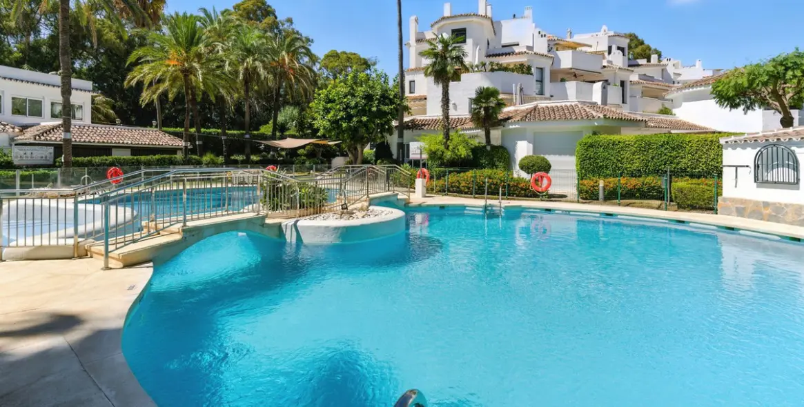 Long-term rent of ground floor apartment in Elviria 1