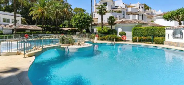 Long-term rent of ground floor apartment in Elviria 0