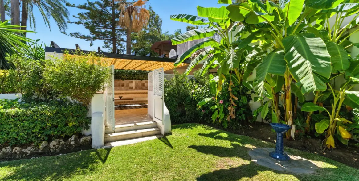 Long-term rent of ground floor apartment in Elviria 2