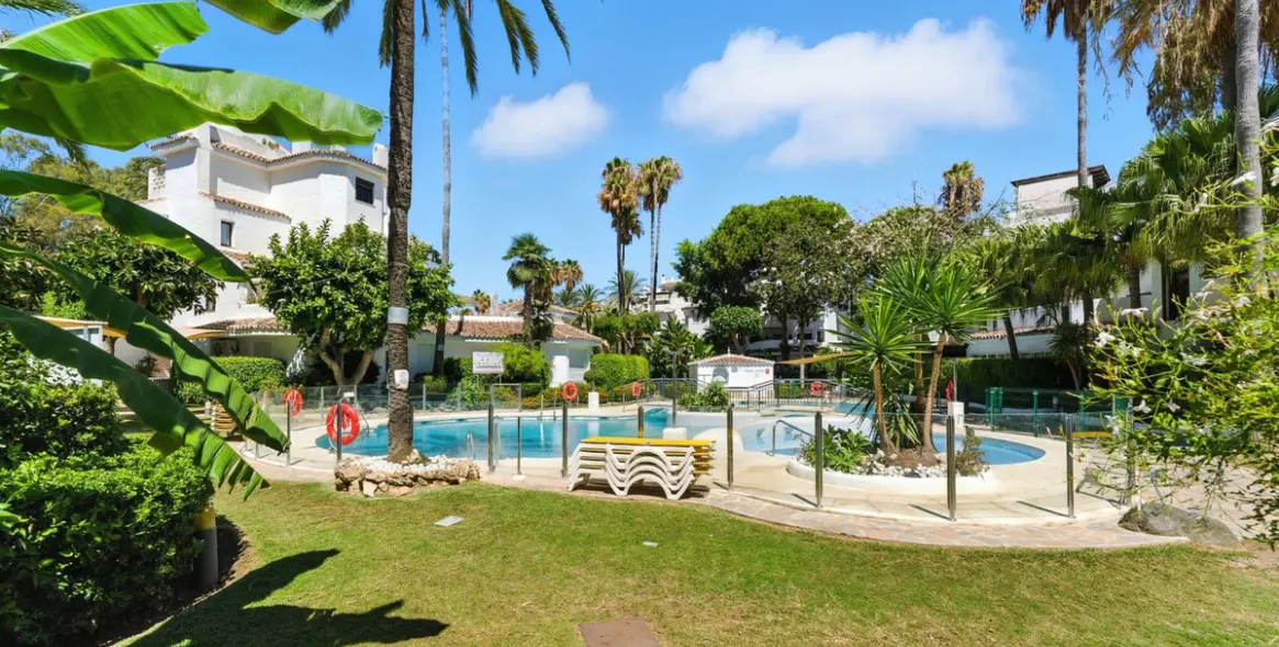 Long-term rent of ground floor apartment in Elviria 7