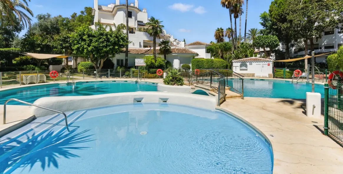 Long-term rent of ground floor apartment in Elviria 14