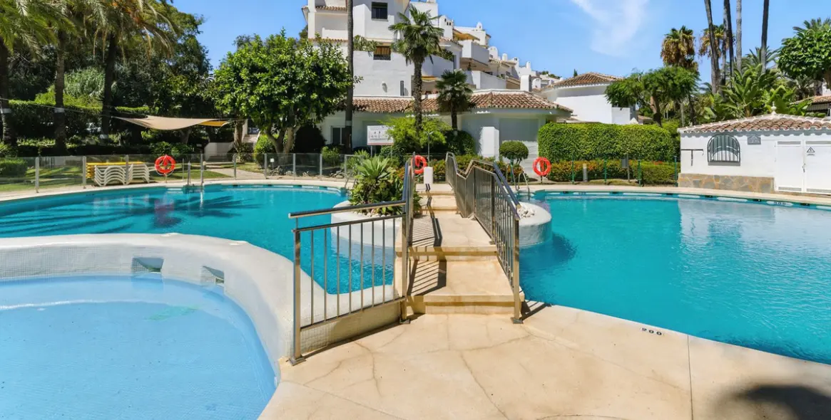 Long-term rent of ground floor apartment in Elviria 18