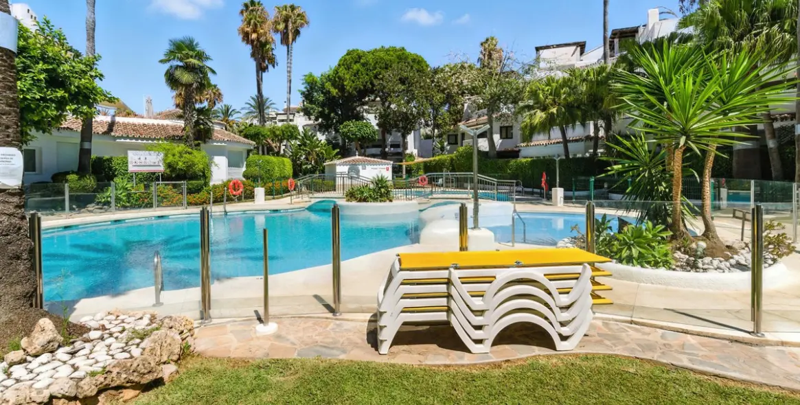 Long-term rent of ground floor apartment in Elviria 27