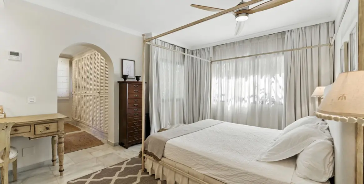 Long-term rent of ground floor apartment in Elviria 32