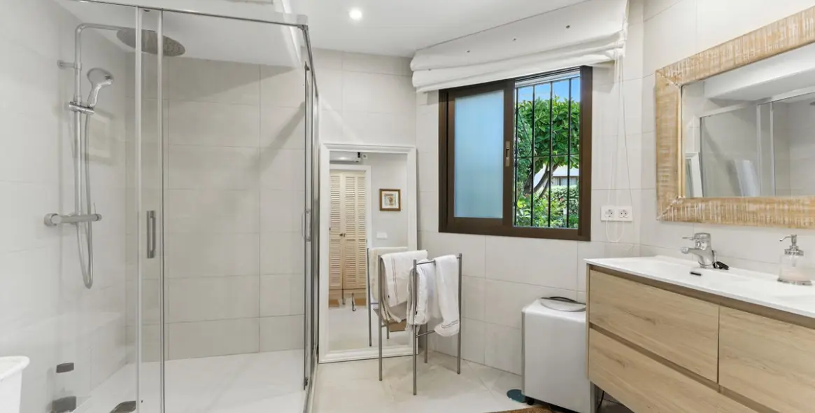 Long-term rent of ground floor apartment in Elviria 33