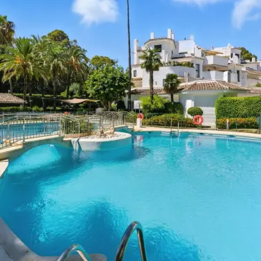 Долгосрочная аренда апартаментов на первом этаже в Elviria