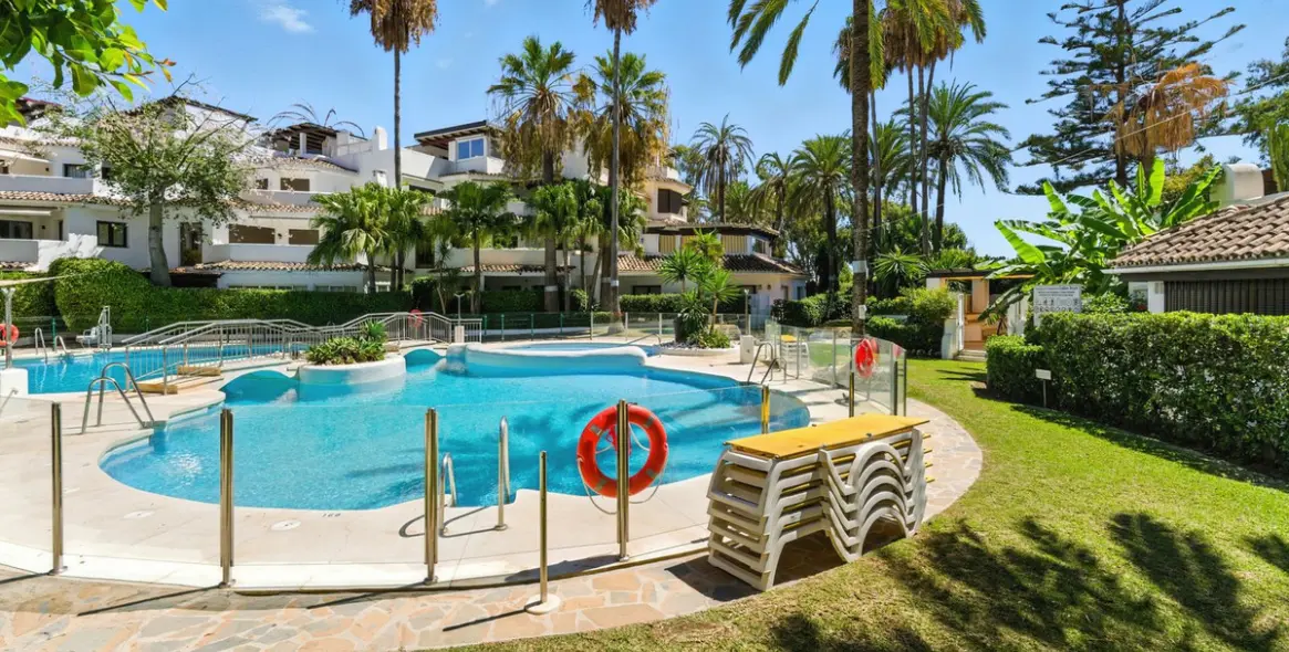 Долгосрочная аренда апартаментов на первом этаже в Elviria 11