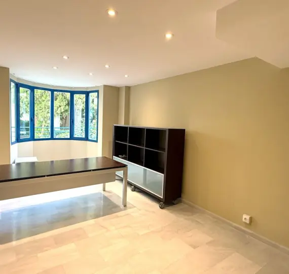 Long-term rent of office in The Golden Mile