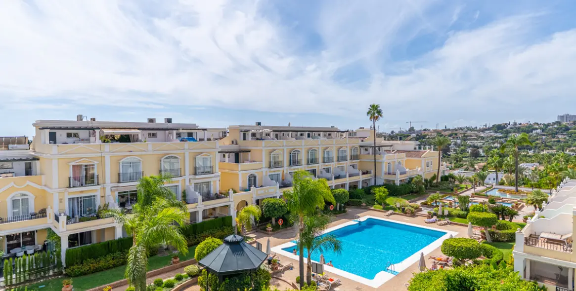 Долгосрочная аренда двухуровневых апартаментов в Nueva Andalucía 1