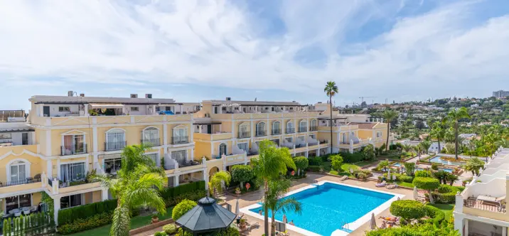 Долгосрочная аренда двухуровневых апартаментов в Nueva Andalucía 0