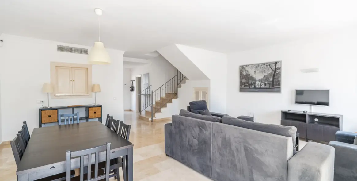 Долгосрочная аренда двухуровневых апартаментов в Nueva Andalucía 2