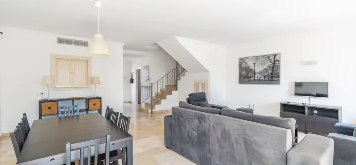 Долгосрочная аренда двухуровневых апартаментов в Nueva Andalucía 1