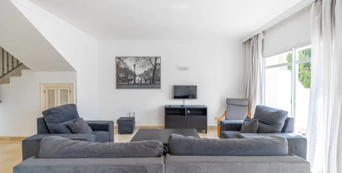 Долгосрочная аренда двухуровневых апартаментов в Nueva Andalucía 4