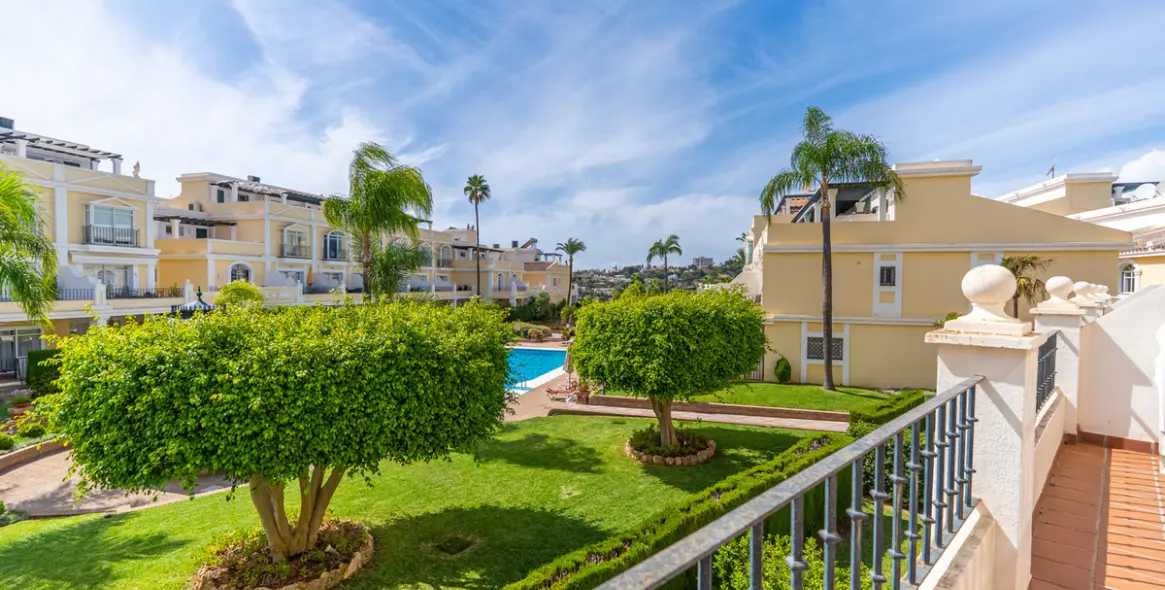 Долгосрочная аренда двухуровневых апартаментов в Nueva Andalucía 6