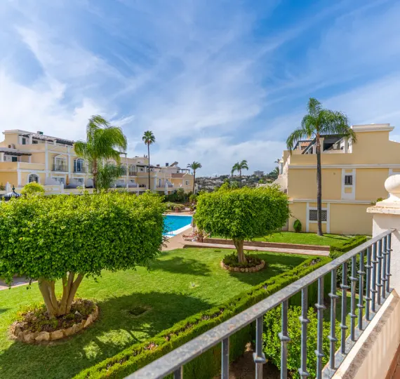 Долгосрочная аренда двухуровневых апартаментов в Nueva Andalucía