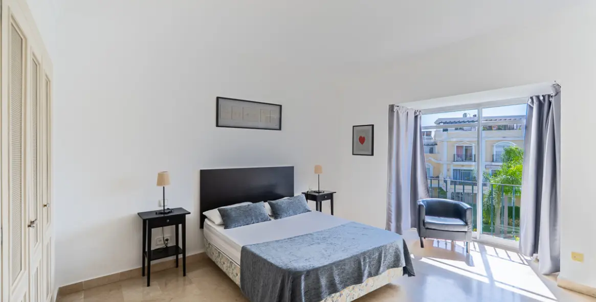 Долгосрочная аренда двухуровневых апартаментов в Nueva Andalucía 13