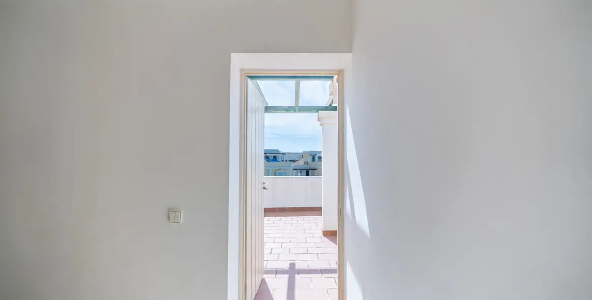 Long-term rent of duplex in Nueva Andalucía 22