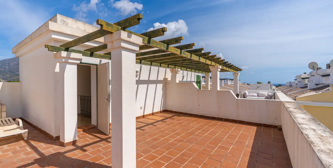 Long-term rent of duplex in Nueva Andalucía 23