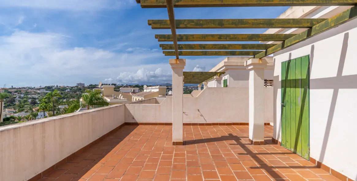 Long-term rent of duplex in Nueva Andalucía 24