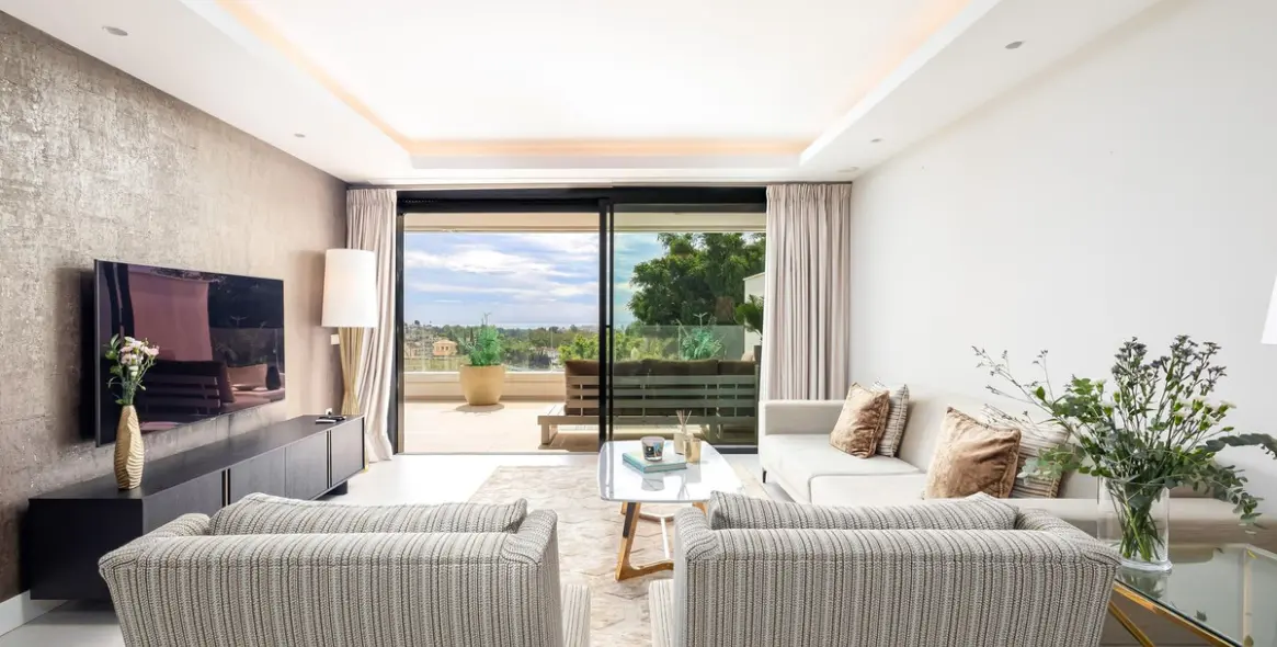 Long-term rent of middle floor apartment in Nueva Andalucía 2