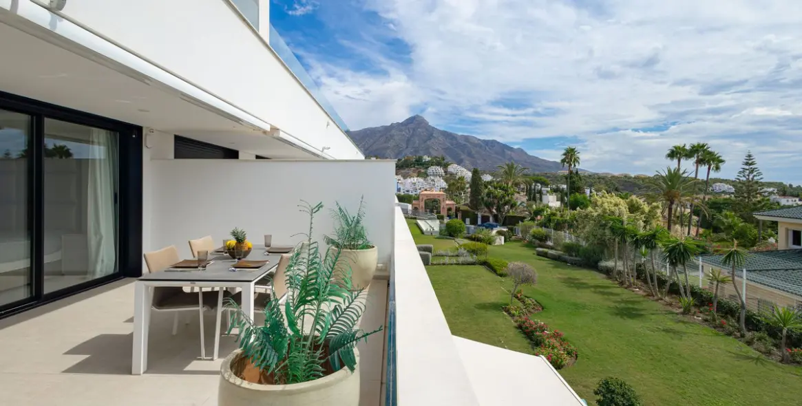 Long-term rent of middle floor apartment in Nueva Andalucía 13