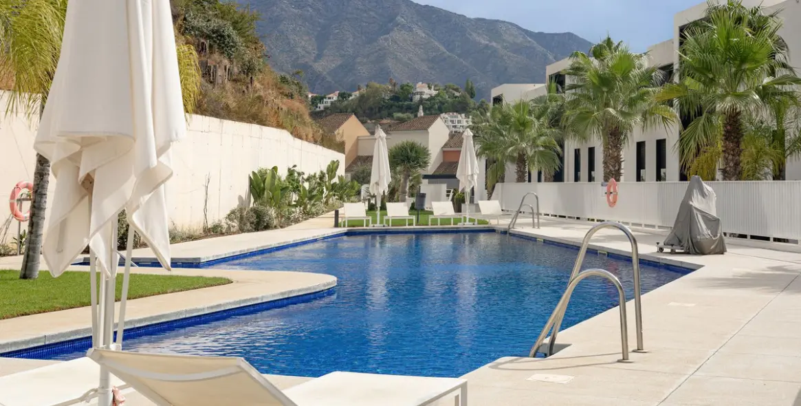 Long-term rent of middle floor apartment in Nueva Andalucía 15