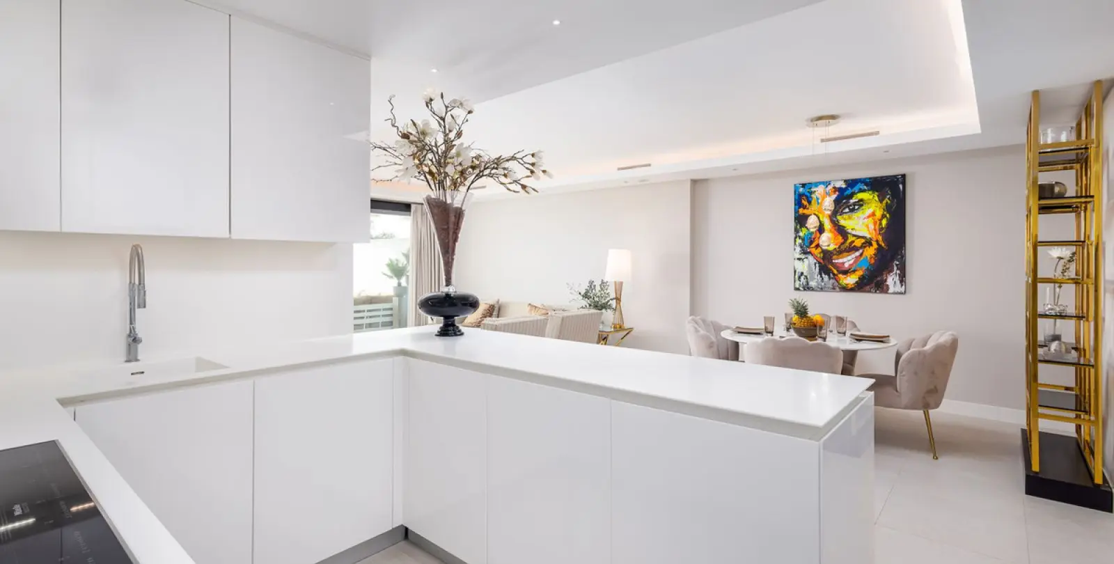 Alquiler a largo plazo de apartamento en planta media en Nueva Andalucía 4